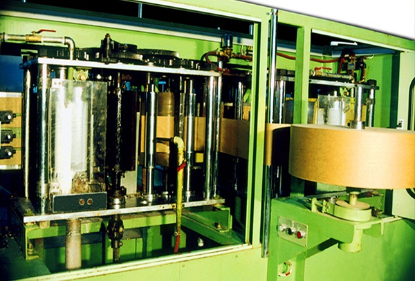 閥口袋制袋機是怎么制作的？有什么特點?